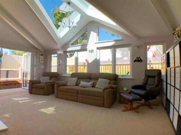lounge-2.jpg