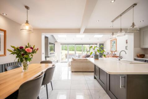 Noel Gate, Aughton, L39