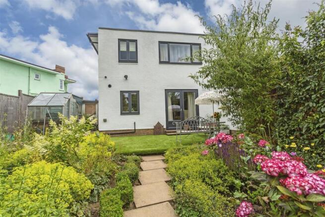 house-ballards-green-burgh-heath-115.jpg