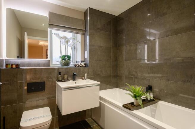 4 bed Detached for sale Image 5