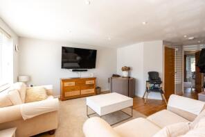 3, 36 Queen's Court, Kelburne Road, Oxford OX4 3SH