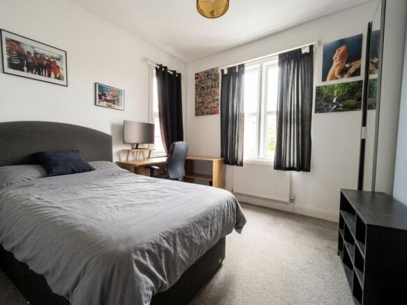6 bed Semi-Detached for sale Image 11