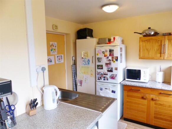 KITCHEN (L- SHAPED)