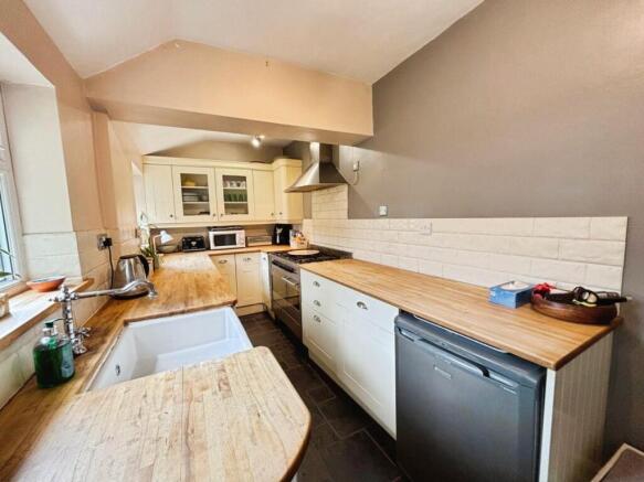 2 bed House for sale Image 6