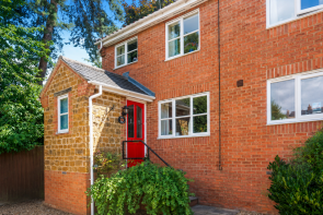 10 Poppy Cottage, Honeystones, Northampton NN3 7RX