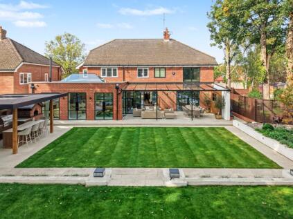 Chestnut Walk, Old Town, Stevenage, Hertfordshire, SG1