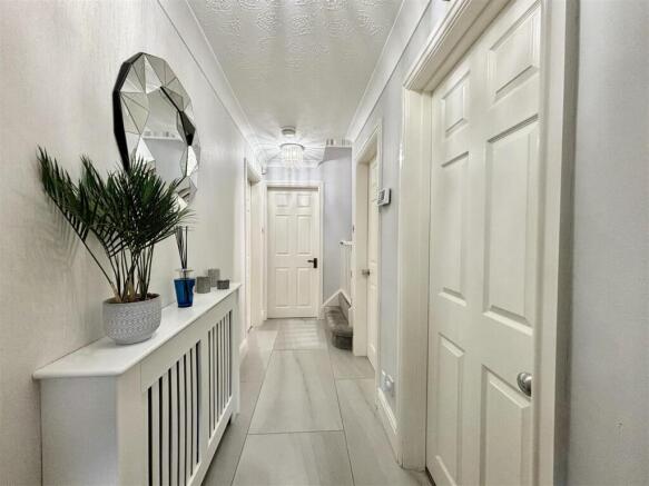 4 bed Detached for sale Image 7