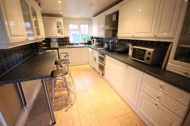 KITCHEN/ BREAKFAST R