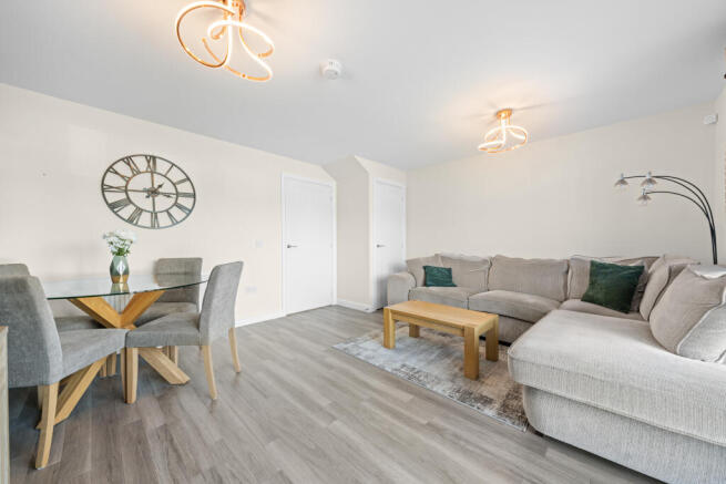 Lounge/Dining