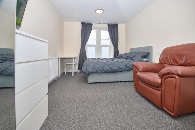 Bedroom 1 photo 1