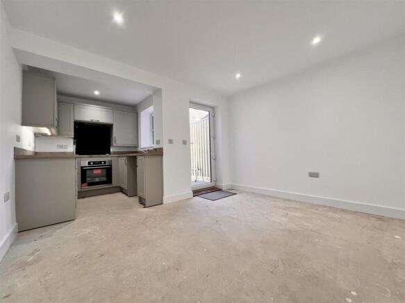 Kitchen/Dining Room: