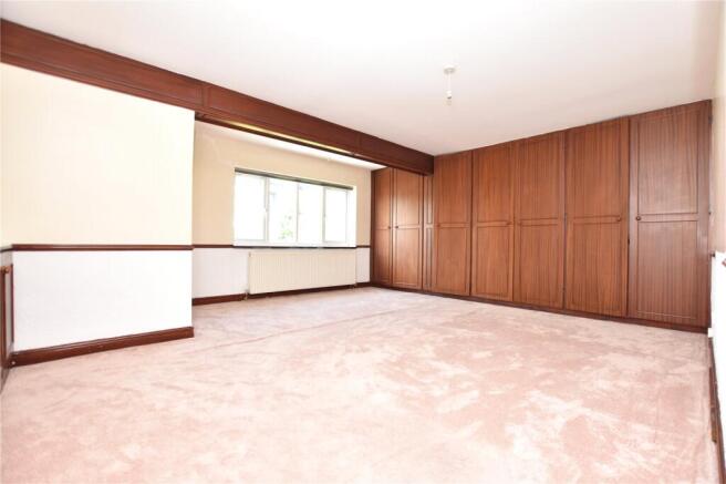 4 bed Detached for sale Image 9