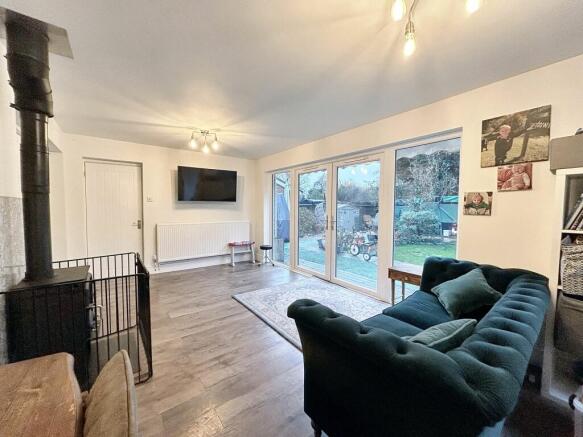 DINING/FAMILY ROOM
