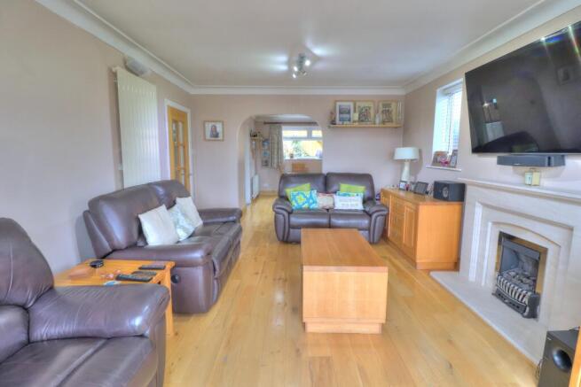 4 bed Detached for sale Image 5