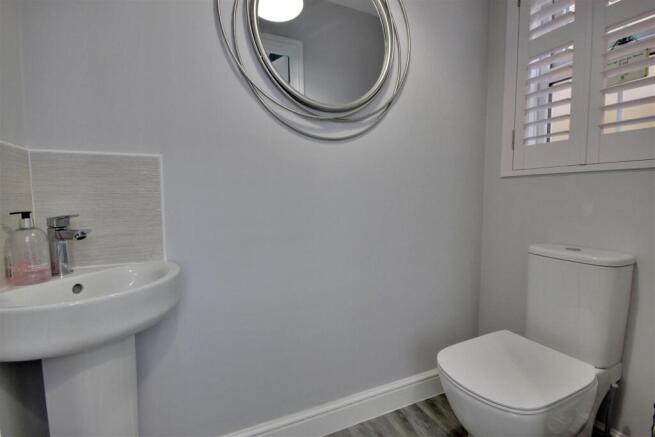 4 bed Detached for sale Image 8