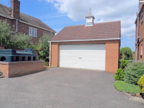GARAGE/DRIVEWAY