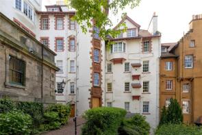 1f1, 14, Ramsay Garden, Old Town, Edinburgh EH1 2NA