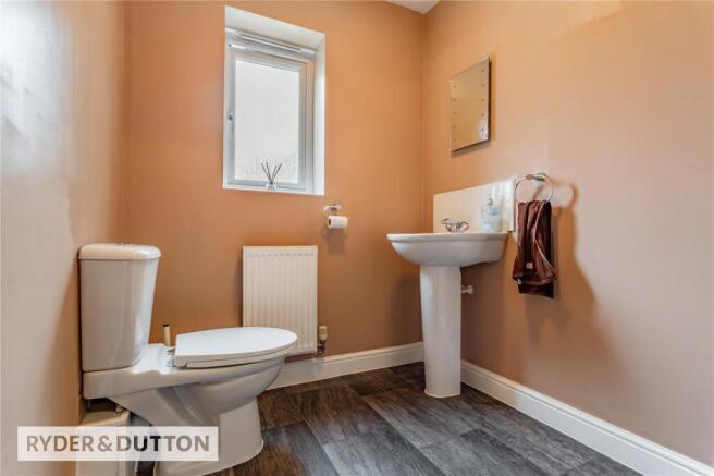 5 bed Detached for sale Image 9