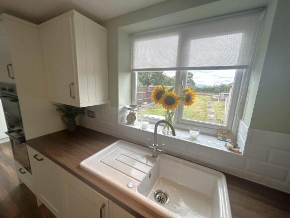4 bed Semi-Detached Bungalow for sale Image 4
