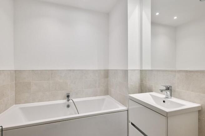 2 bed Flat to rent Image 9
