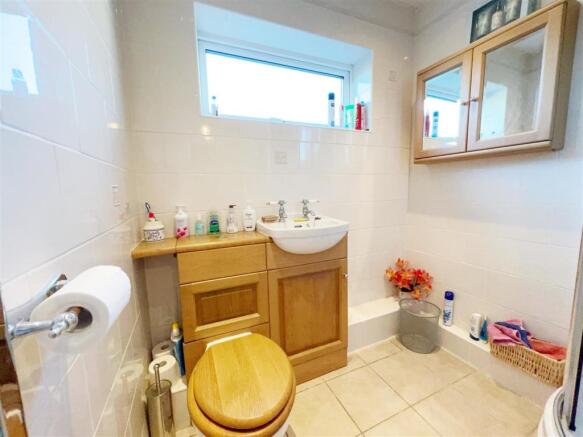 Bathroom 2.jpg