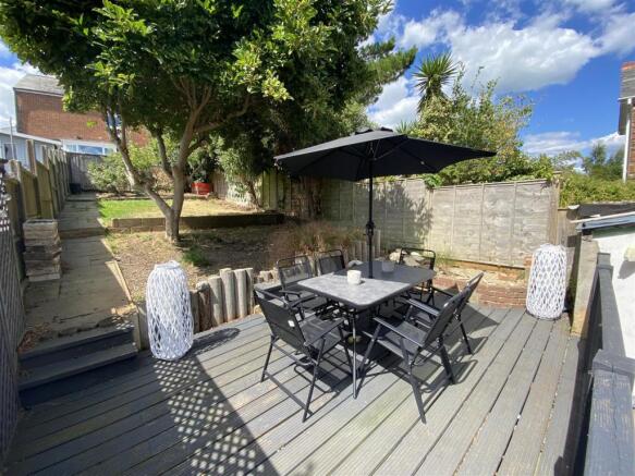 67 Newport Road garden.jpg