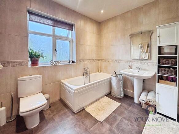 5 bed Detached for sale Image 7