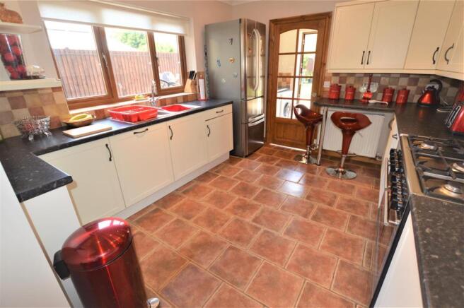 KITCHEN/BREAKFAST ROOM