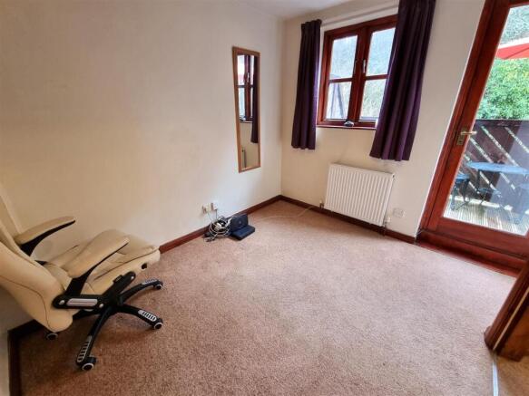 Bedroom 2,1.jpg