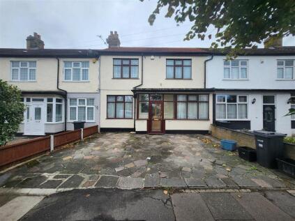 Ambleside Gardens, Redbridge - CHAIN FREE!