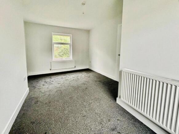 2 bed Semi-Detached to rent Image 9