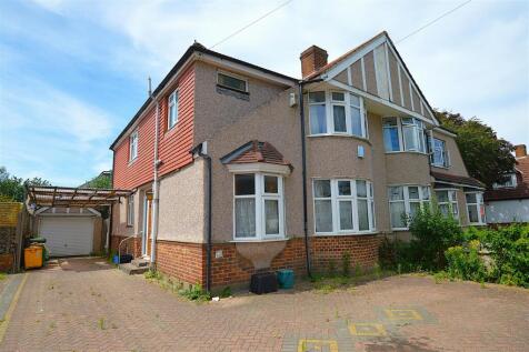 Lyndhurst Avenue, Whitton