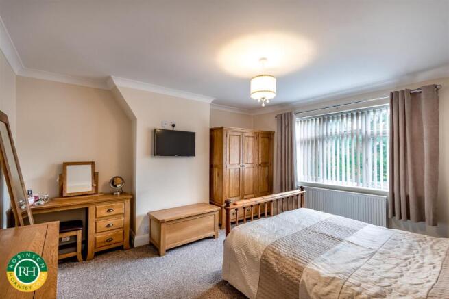 5 bed Semi-Detached for sale Image 10