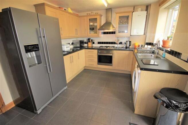 Kitchen/Dining Room: