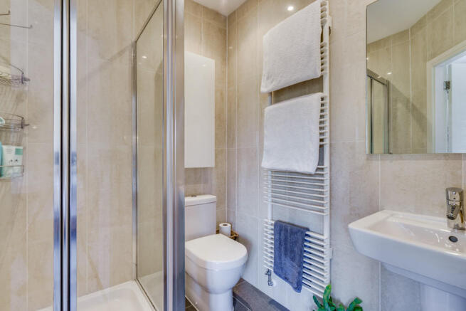 Ensuite to master...