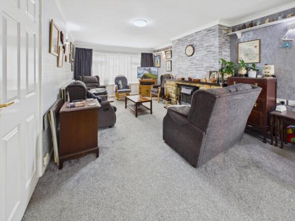 4 bed Semi-Detached Bungalow for sale Image 8
