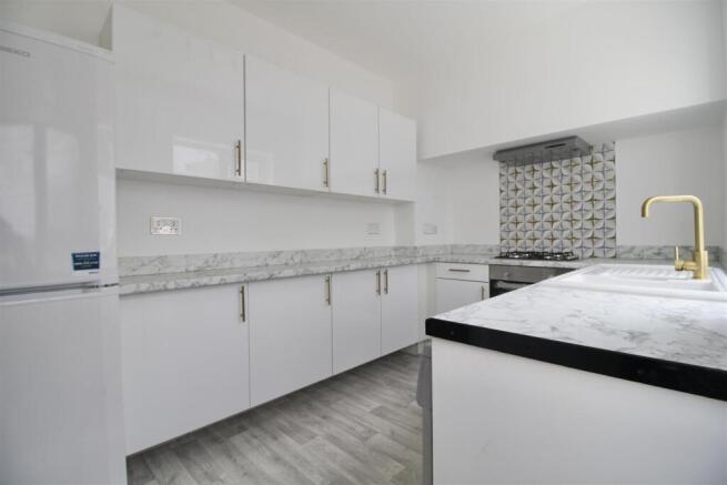 5 bed Semi-Detached for sale Image 7