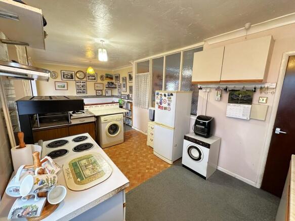 KITCHEN DINER 2