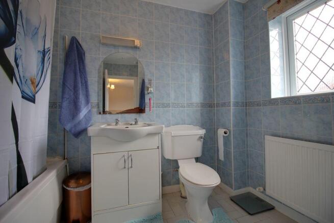 Ensuite to Bed 1