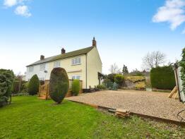 6, Corby Road, Grantham NG33 4DU