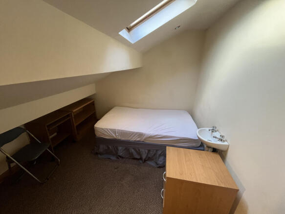 Room 6, 252 Aqueduct Street