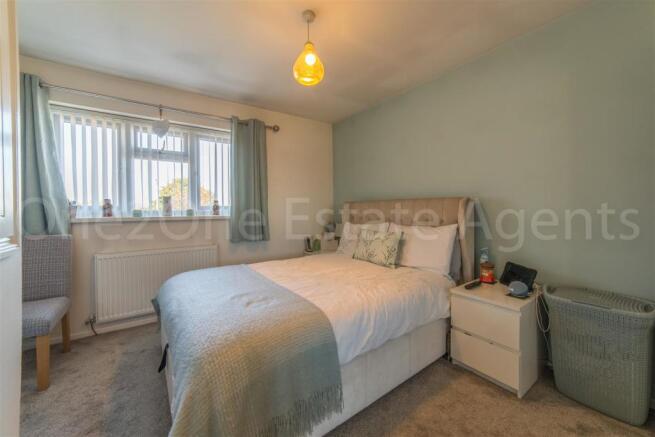 6 Heather Court-1.jpg