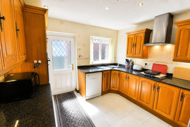 3 bed Semi-Detached Bungalow for sale Image 8