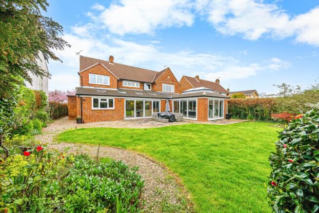 5 bed Detached for sale Image 9
