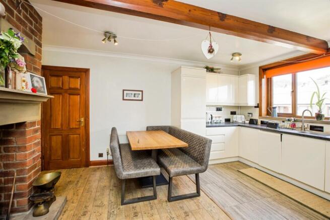 4 bed Detached for sale Image 6