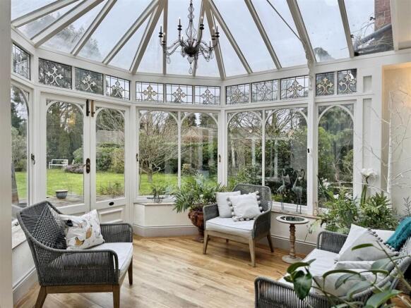 6 bed Detached for sale Image 8