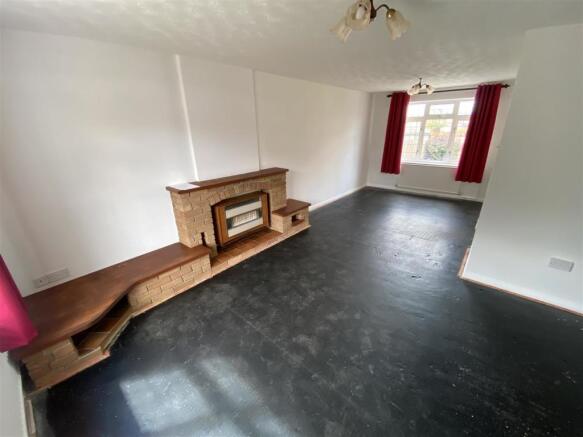 LOUNGE/DINING ROOM
