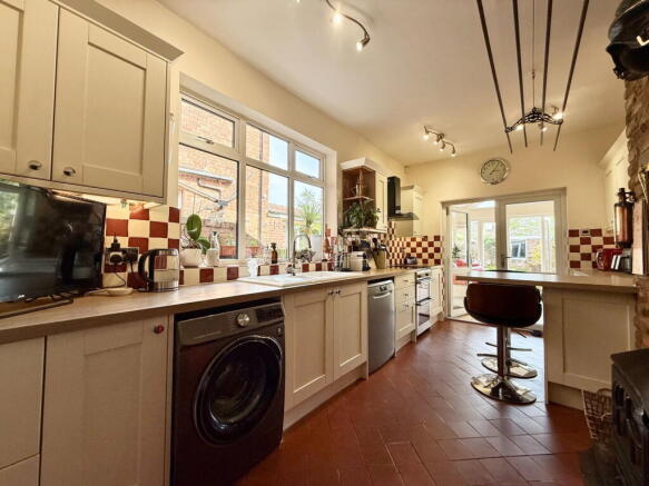 5 bed Terraced for sale Image 8