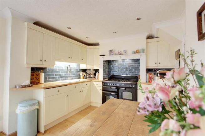 kitchen 2.jpg
