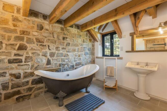 Overfield Lodge Bathroom-1.jpg